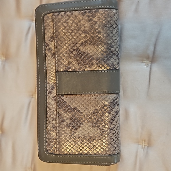 Coach Accordian Wallet EUC - Picture 8 of 8